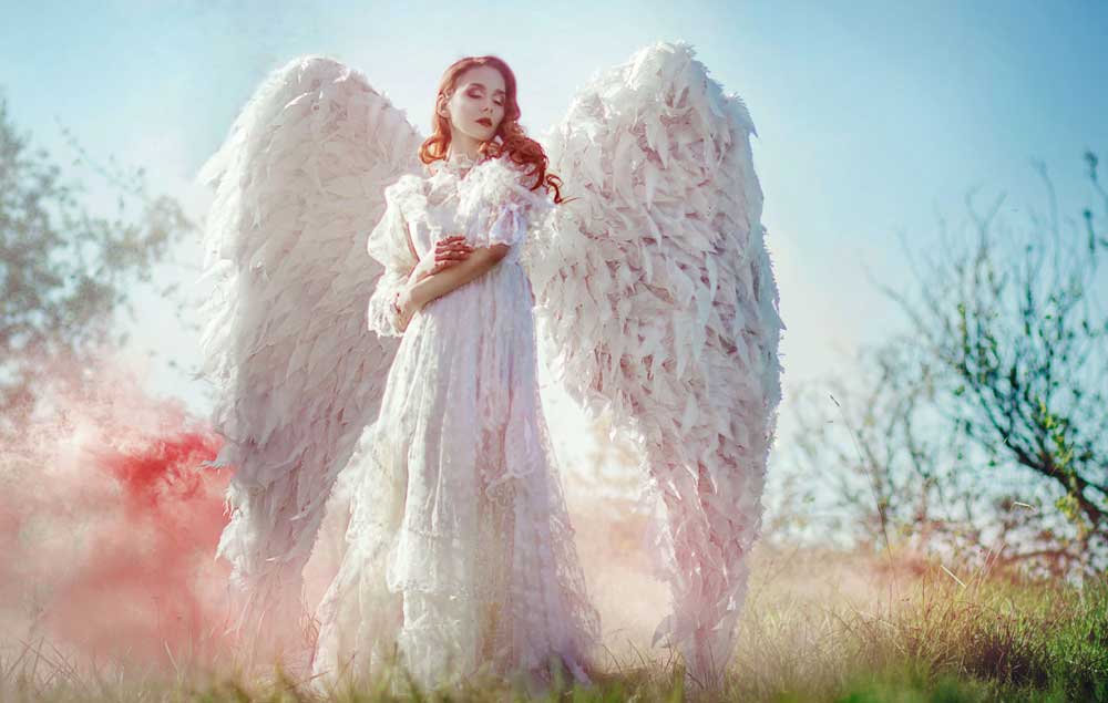 un angelo vestito di bianco con me.