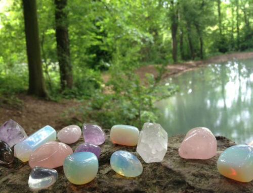 Come purificare pietre e cristalli: La guida definitiva