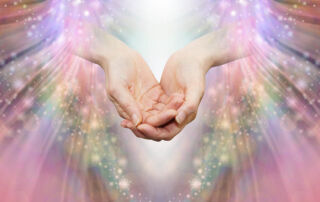 Blocchi energetici energia spirituale dell’abbondanza e del denaro mani di luce.